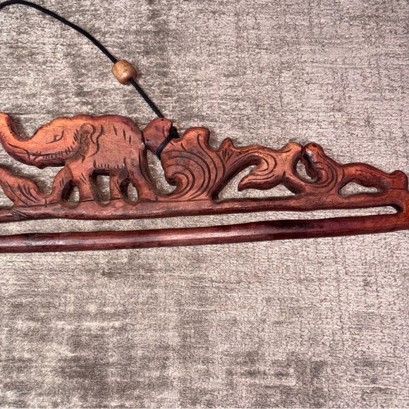 Rustic Wooden Textile Hanger Wall Hanging 2 Elephants Hand Carved Vintage 26”x4” - Picture 5 of 10
